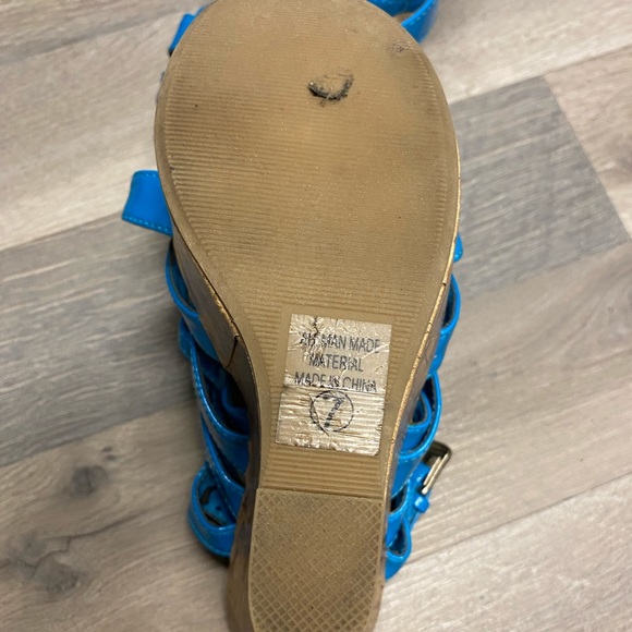 Fun and Sassy Blue Cork Wedges size 7 - Picture 4 of 4